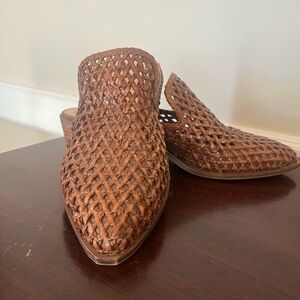 Chinese Laundry Tan Woven Mules Size 8.5